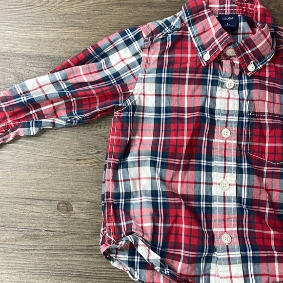 BabyGap Toddler Boys Red Blue White Plaid Button Up Collared Shirt, size 2 years - Picture 3 of 9